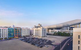 Hilton Garden Inn Dubai, Mall Avenue
